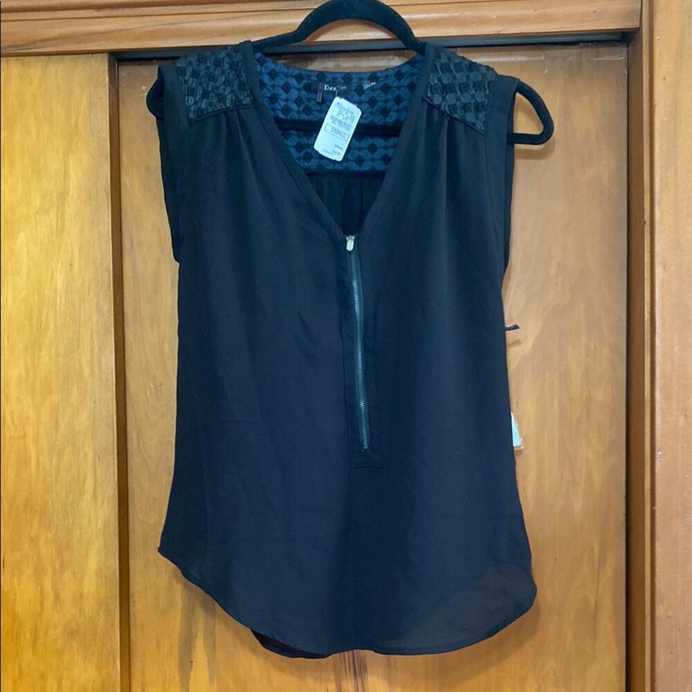 Neiman Marcus Dex Black Sleeveless Blouse Zipper Front Quilted Imprinted Accent